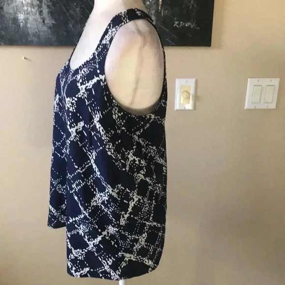 XXI Navy Blue and White Racer Back Square Hem Top-Size S/P - Picture 2 of 11